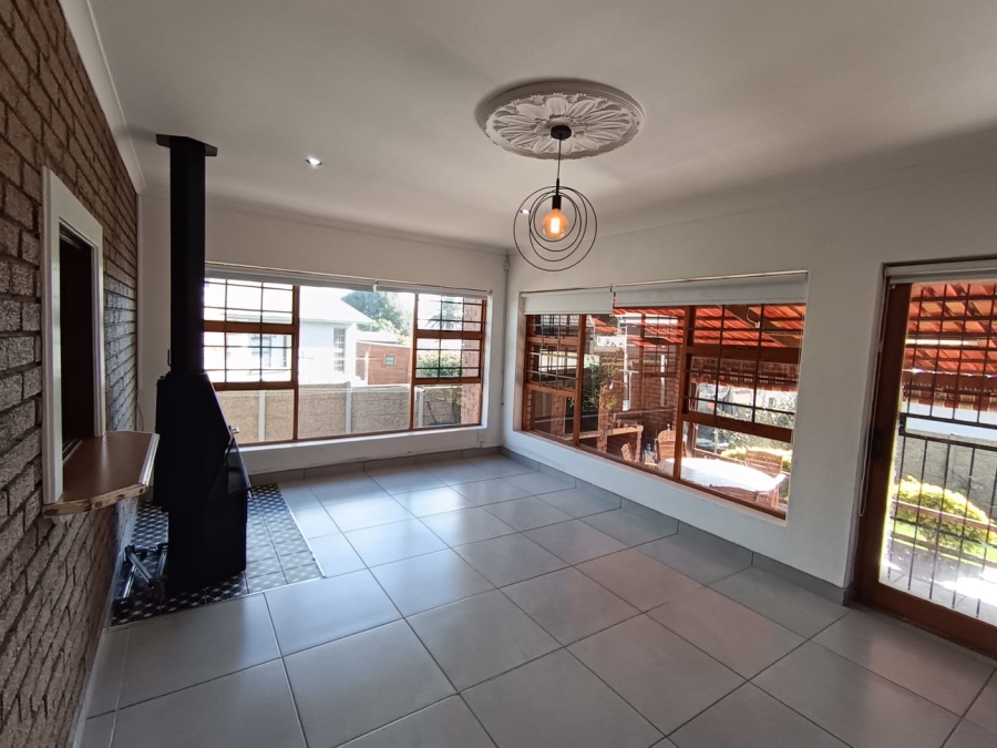 To Let 3 Bedroom Property for Rent in Heiderand Western Cape